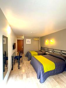 Postel nebo postele na pokoji v ubytování Hotel Arboledas Expo