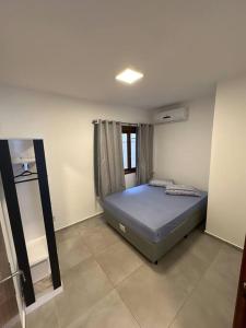 Ένα ή περισσότερα κρεβάτια σε δωμάτιο στο Apartamento a 100m da praia!