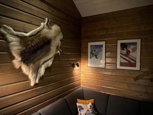 a room with a wall with aanimal head on the wall at ReindeerCabin PoroMökki LEVI in Kittilä