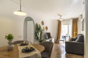 Posedenie v ubytovaní Apartamento Pink Medsea