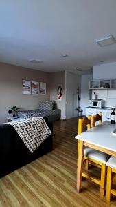 a living room with a bed and a table at Robinson Alojamientos - Edificio María Gricelda in Ushuaia
