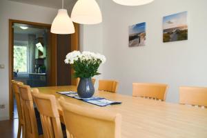 Billede fra billedgalleriet på Ferienhaus Fiete 1 - Kinderfreundliches Ferienhaus auf Rügen für bis zu 8 Personen i Sagard + 36 billeder