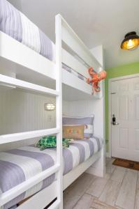 Ένα ή περισσότερα κρεβάτια σε δωμάτιο στο CDM 204 - Turtle-y Awesome +30 φωτογραφίες