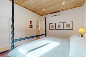 Postel nebo postele na pokoji v ubytování High County Cabin