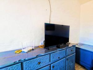 Телевизор и/или развлекательный центр в P1 duplex vue sur Mer