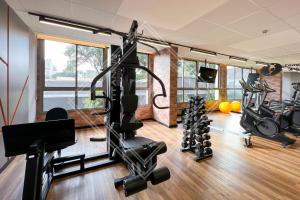 a gym with several treadmills and exercise machines at Zainalofts7Vila Mariana ao lado metrô, CASV 117 ID in Sao Paulo