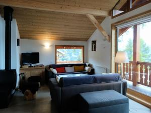 Posezení v ubytování Chalet De Vallandry - Chalet de charme 6 personnes à Vallandry situé à proximité des pistes et des commerces MAE-1021