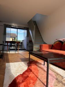 Posezení v ubytování maison individuelle avec jardin terrasse proche Lyon croix rousse