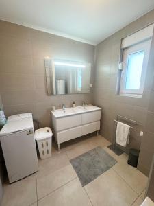 Um banheiro em Appartement Bes,, Attique neuf avec confort mais 37 fotos