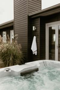 Galería fotográfica de Tuki Views House with pool and spa en Havelock North
