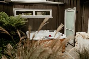 Galería fotográfica de Tuki Views House with pool and spa en Havelock North