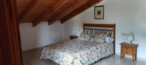 Postel nebo postele na pokoji v ubytování ALTOGREDOS Hotel Rural y apartamentos turísticos