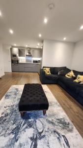 Kuchyň nebo kuchyňský kout v ubytování Modern 2 Bedroom Apartment