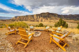 a group of chairs sitting in front of a fire pit at Colorado River Getaway in Parachute Dogs Welcome! in Parachute