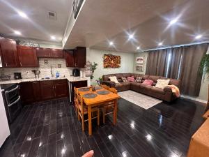 Η κουζίνα ή μικρή κουζίνα στο Great Condominium Lower level