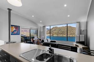 Gallery image of Remarkable Views 3 bedroom - lake & mountain views in Queenstown