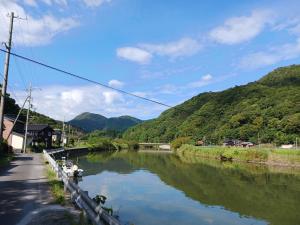 a river with boats in it with mountains in the background at もりたさんち in Taitsuri-shima