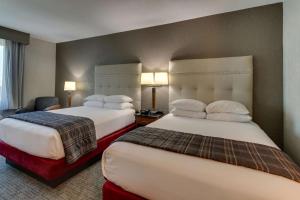 A bed or beds in a room at Drury Inn & Suites Phoenix Happy Valley