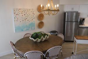 A kitchen or kitchenette at Sandpiper 7-C ON the BEACH- Smart TVs