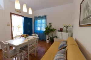 a living room filled with furniture and a table at La Marsa Vacances in Mondello