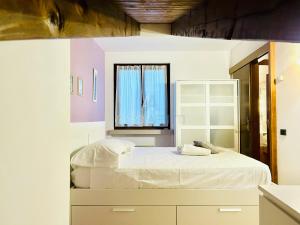 Letto o letti in una camera di Orchidea Apt - 3 Piscine e un Bar a 200m dal Lago