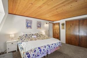 Katil atau katil-katil dalam bilik di The BlueBird Retreat, Jacuzzi, BBQ
