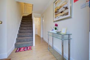 Gallery image of Free Parking 6 Beds Fully Equipped Home Favourite by Contractors & Groups in Earley +26 photos