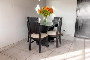 Posezení v ubytování Dos Habitación independientes con Baño compartido