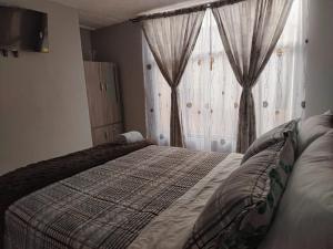 Postel nebo postele na pokoji v ubytování Dos Habitación independientes con Baño compartido