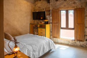 Postel nebo postele na pokoji v ubytování Suite Raffaello: Diseño y Comodidad en Val'Quirico