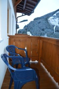 Cảnh núi rừng hoặc tầm nhìn ra núi từ căn hộ