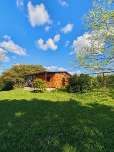 a house in the middle of a green field at Rancho do Vale - Vale Veneto in São João do Polêsine
