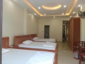Postel nebo postele na pokoji v ubytování Kiên Bin Đồng Văn Hotel
