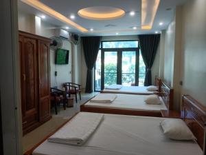 Postel nebo postele na pokoji v ubytování Kiên Bin Đồng Văn Hotel