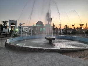 Bazén v ubytování شاليه الهنا 1 للإيجار مصيف قرية النورس الإسماعيلية nebo v jeho okolí + 27 fotografií
