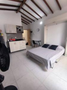 Nhà bếp/bếp nhỏ tại Apartaestudio completo en Itagüí - Ágape