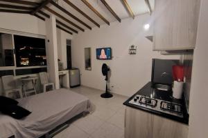 Nhà bếp/bếp nhỏ tại Apartaestudio completo en Itagüí - Ágape