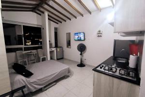 Nhà bếp/bếp nhỏ tại Apartaestudio completo en Itagüí - Ágape