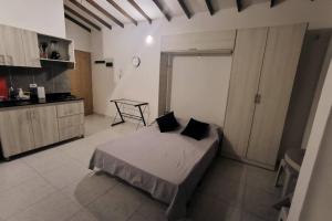 Nhà bếp/bếp nhỏ tại Apartaestudio completo en Itagüí - Ágape