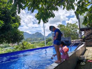 Pemandangan gunung umum atau pemandangan gunung yang diambil dari resort