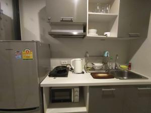 Η κουζίνα ή μικρή κουζίνα στο Zcape Condotel Bangtao Beach