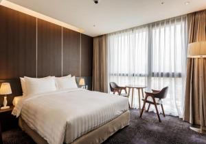 Postel nebo postele na pokoji v ubytování Golden Daisy Hotel