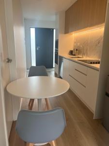 Köök või kööginurk majutusasutuses Waverly Place - Unique One Room Apartment