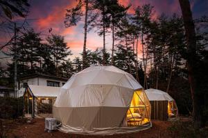 Budova, kde se the luxury tent nachází