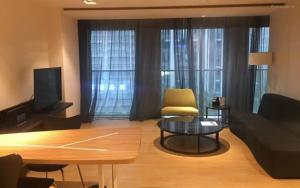 成都馨乐庭城南公寓酒店的电视和/或娱乐中心