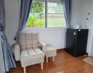 a living room with a chair and a window at สิรีรินทร์ ภูหมอก in Khao Kho +38 photos