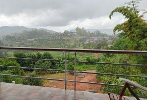 a balcony with a view of a valley at สิรีรินทร์ ภูหมอก in Khao Kho