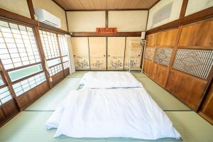 Postel nebo postele na pokoji v ubytování Fujiクロスゲートハウス 離 -HANARE-