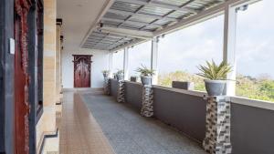 Balkón nebo terasa v ubytování RedDoorz @ Uluwatu Suites + 32 fotografií