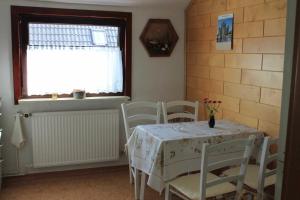 a dining room with a table and chairs and a window at Ferienwohnung Eva-Maria Schmidt in Güstrow